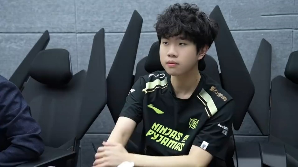 “终于明白了” — NAVI 反思小组赛表现和季后赛心态