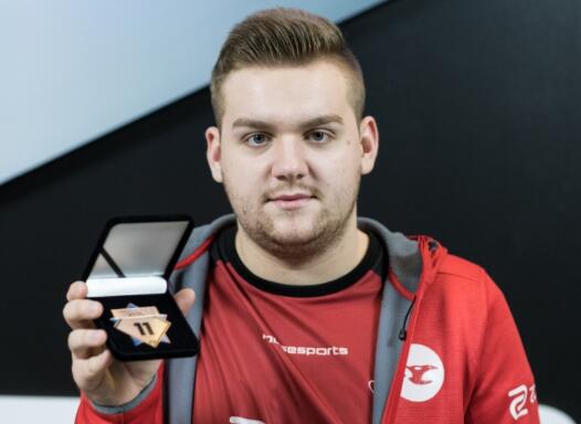 FunPlus Phoenix 和 Top Esports 在 LPL 分裂 2 2025 中取得胜利