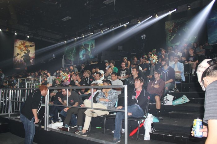 RED Canids 做出惊人举动 - hardzao 被送到替补席