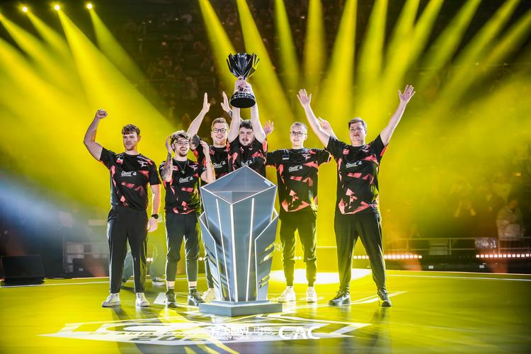 LPL英文流解说表示：只有LPL决赛不是3-0，真是太好了